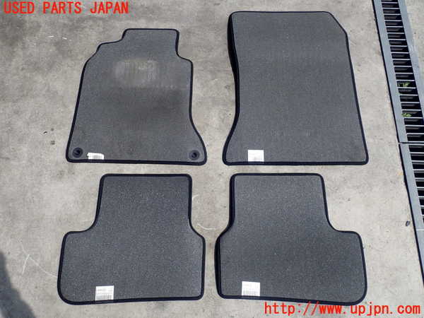 2UPJ-28057800]ベンツ CLA180 シューティングブレーク(117942)フロアマット 中古_m0002.jpg