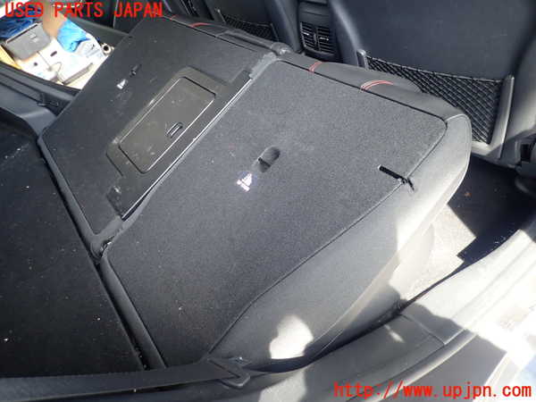 2UPJ-28057385]ベンツ CLA180 シューティングブレーク(117942)リアシート 中古_m0005.jpg
