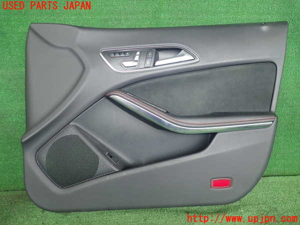 2UPJ-28051234]ベンツ CLA180 シューティングブレーク(117942)右前ドア内張り 中古_m0001.jpg