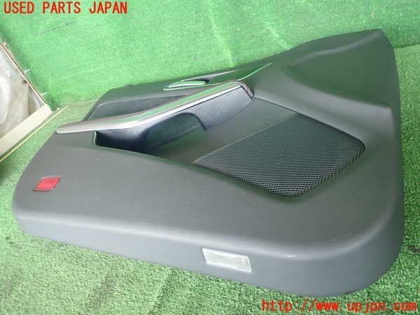 2UPJ-28051264]ベンツ CLA180 シューティングブレーク(117942)左前ドア内張り 中古_m0003.jpg