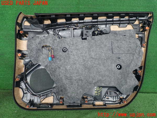 2UPJ-28051264]ベンツ CLA180 シューティングブレーク(117942)左前ドア内張り 中古_m0004.jpg