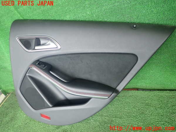 2UPJ-28051294]ベンツ CLA180 シューティングブレーク(117942)右後ドア内張り 中古_m0002.jpg
