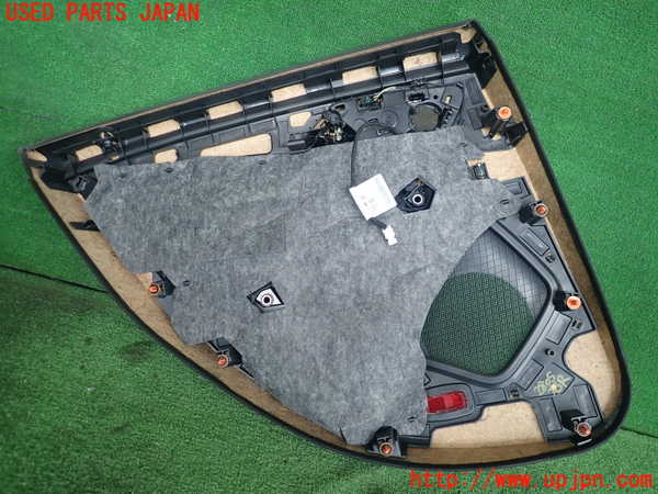 2UPJ-28051294]ベンツ CLA180 シューティングブレーク(117942)右後ドア内張り 中古_m0004.jpg