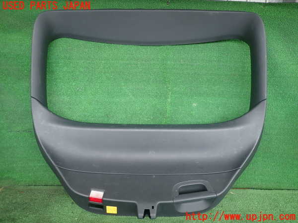 2UPJ-28051578]ベンツ CLA180 シューティングブレーク(117942)バックドア内張り 中古_m0001.jpg