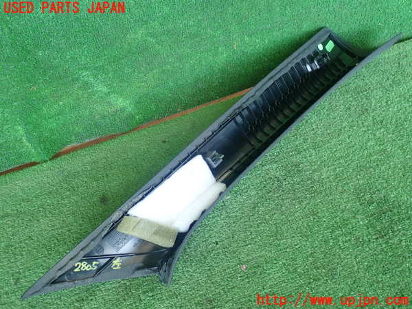 2UPJ-28057660]ベンツ CLA180 シューティングブレーク(117942)左フロントピラートリム 中古_m0002.jpg