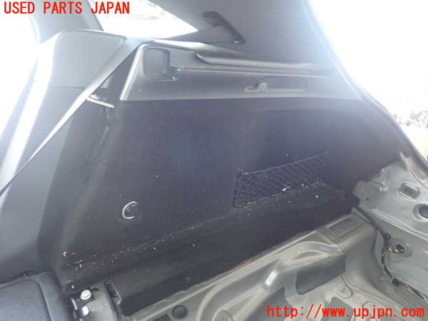 2UPJ-28057675]ベンツ CLA180 シューティングブレーク(117942)右リアピラートリム 中古_m0003.jpg