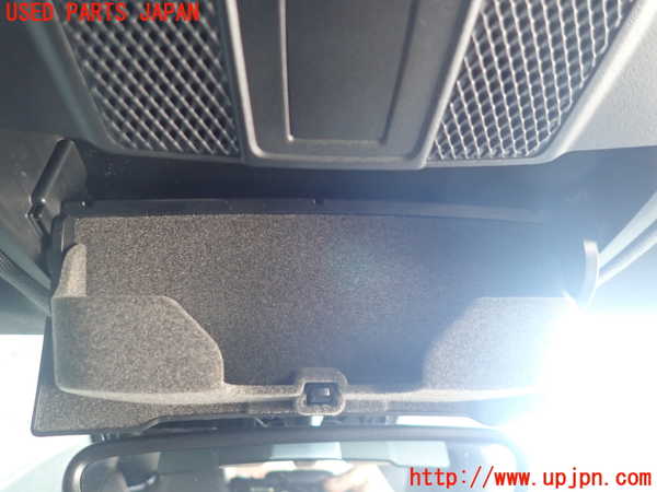 2UPJ-28056411]ベンツ CLA180 シューティングブレーク(117942)ルームランプ1 (真中 1列目) 中古_m0002.jpg