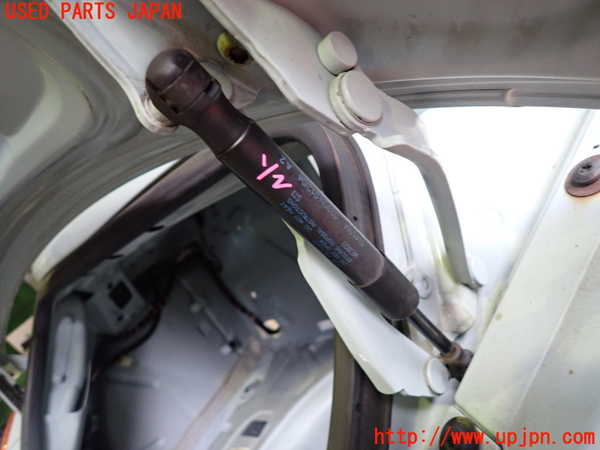 5UPJ-28061506]VW ニュービートルカブリオレ(1YAZJ)トランクダンパー 中古_m0001.jpg