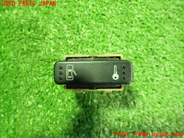 5UPJ-28066313]VW ニュービートルカブリオレ(1YAZJ)スイッチ8 中古_m0001.jpg