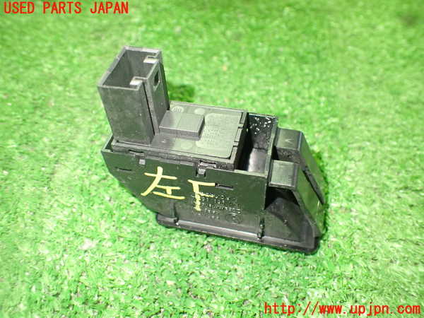 2UPJ-28066245]VW ニュービートルカブリオレ(1YAZJ)左前パワーウィンドウスイッチ 中古_m0002.jpg