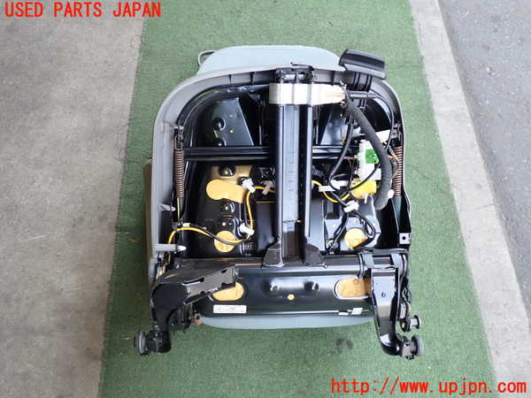 2UPJ-28067035]VW ニュービートルカブリオレ(1YAZJ)運転席シート 中古_m0004.jpg