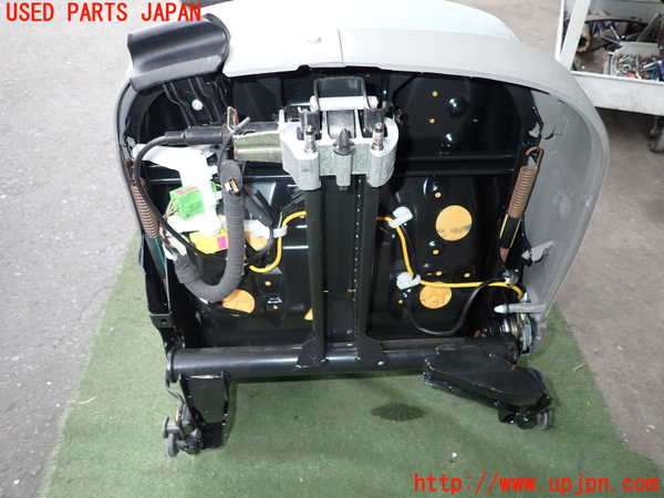 2UPJ-28067065]VW ニュービートルカブリオレ(1YAZJ)助手席シート 中古_m0004.jpg