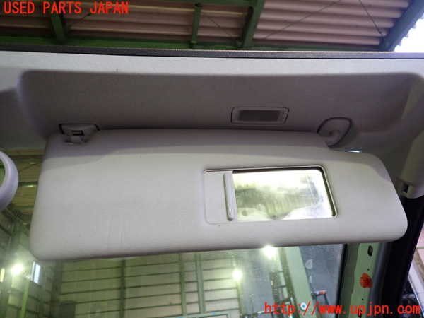 5UPJ-28067625]VW ニュービートルカブリオレ(1YAZJ)室内サンバイザー右側 中古_m0002.jpg