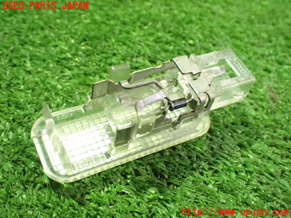 5UPJ-28066411]VW ニュービートルカブリオレ(1YAZJ)ルームランプ1 (右) 中古_m0002.jpg