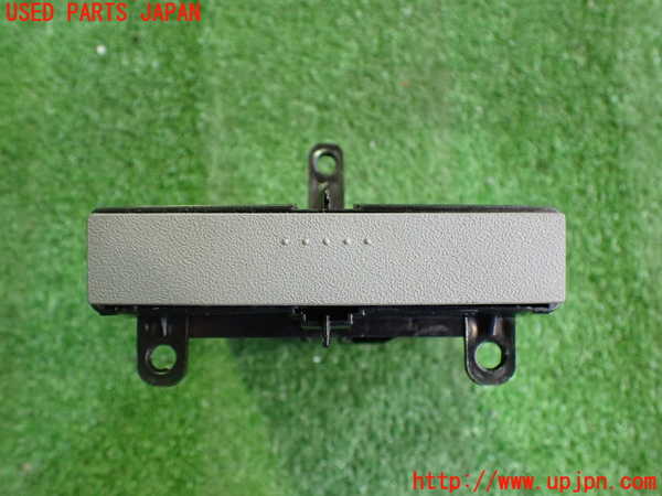 2UPJ-28067810]VW ニュービートルカブリオレ(1YAZJ)ドリンクホルダー 中古_m0001.jpg
