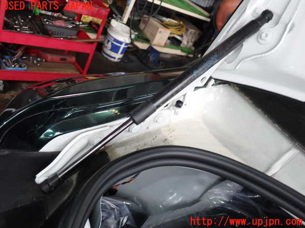 2UPJ-28071506]BMW M2 クーペ(2U30)(F87)トランクダンパー 中古_m0002.jpg