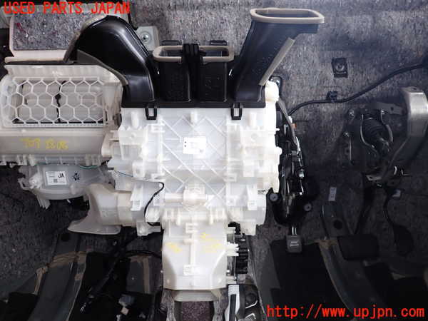 2UPJ-28086081]ハリアー(ZSU60W)エバポレーター1 中古_m0001.jpg