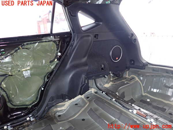 2UPJ-28087675]ハリアー(ZSU60W)右リアピラートリム 中古_m0001.jpg