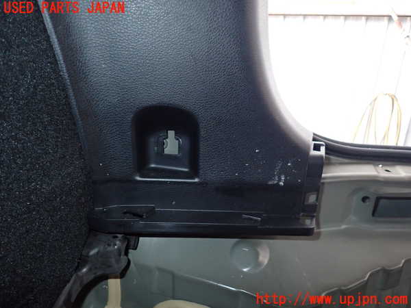 2UPJ-28087675]ハリアー(ZSU60W)右リアピラートリム 中古_m0002.jpg
