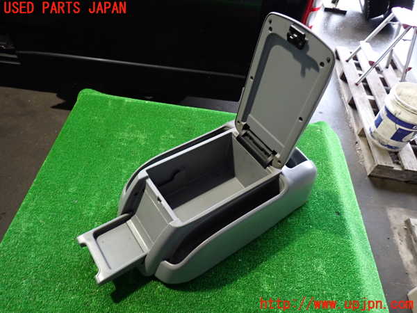 2UPJ-28097540]ハイエースバン200系(KDH201V)センターコンソール 中古_m0002.jpg