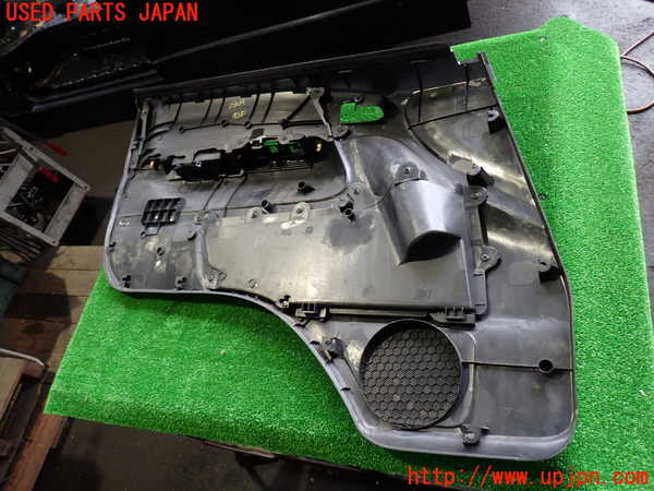 2UPJ-28091234]ハイエースバン200系(KDH201V)右前ドア内張り 中古_m0004.jpg
