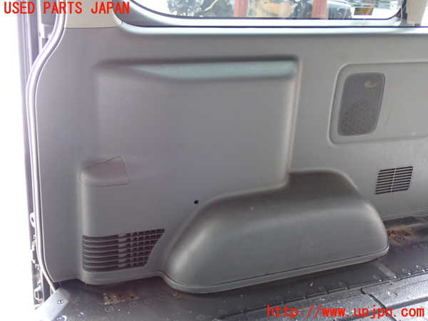 2UPJ-28097675]ハイエースバン200系(KDH201V)右リアピラートリム 中古_m0003.jpg