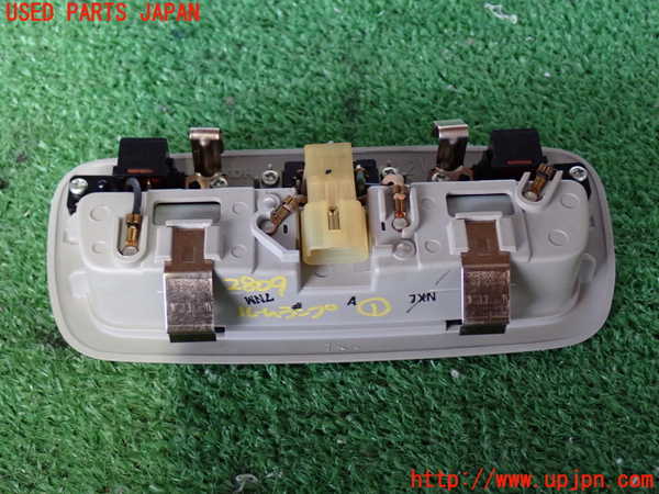 2UPJ-28096411]ハイエースバン200系(KDH201V)ルームランプ1 (真中 1列目) 中古_m0002.jpg