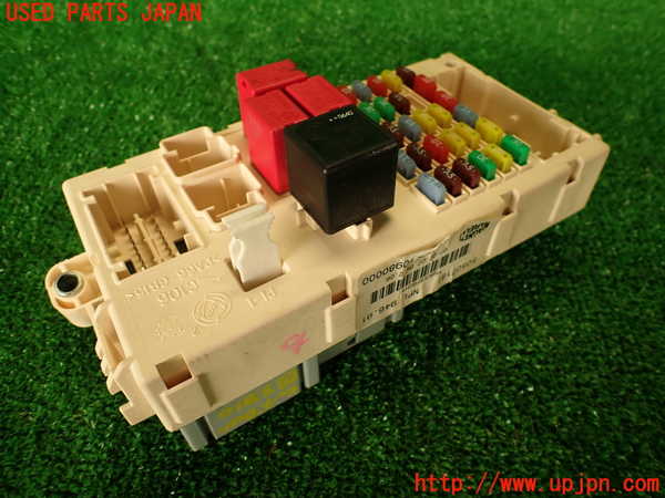 2UPJ-28106742]アルファロメオ・スパイダー(93922S)ヒューズボックス2 中古_m0001.jpg