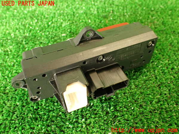 2UPJ-28106290]アルファロメオ・スパイダー(93922S)ハザードスイッチ 中古_m0003.jpg