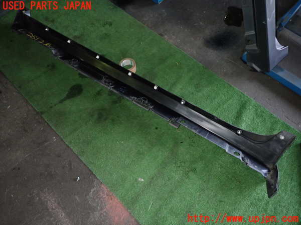 1UPJ-28121390]レクサス・CT200h(ZWA10)右サイドステップ 中古_m0005.jpg