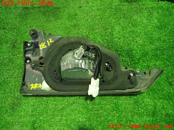 1UPJ-28121550]レクサス・CT200h(ZWA10)右リアフィニッシャー 中古_m0002.jpg