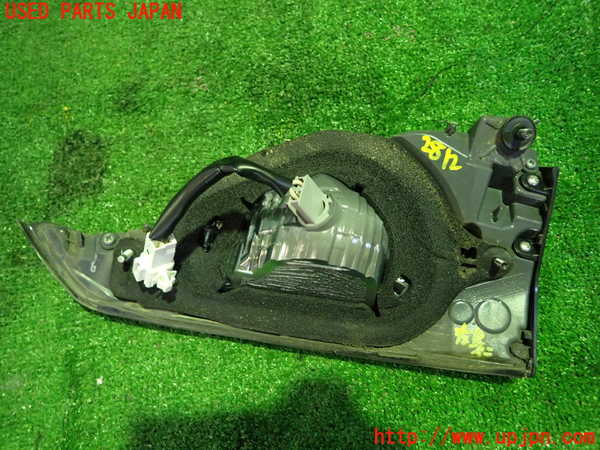 1UPJ-28121552]レクサス・CT200h(ZWA10)左リアフィニッシャー 中古_m0002.jpg
