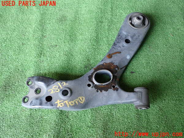 1UPJ-28125176]レクサス・CT200h(ZWA10)右フロントロアアーム1 中古_m0001.jpg