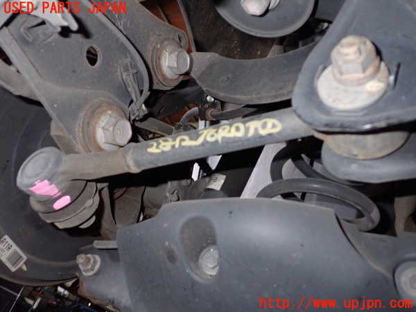 1UPJ-28125200]レクサス・CT200h(ZWA10)右リアロアアーム1 中古_m0001.jpg