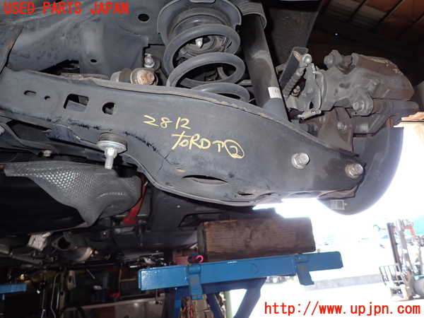 1UPJ-28125205]レクサス・CT200h(ZWA10)右リアロアアーム2 中古_m0001.jpg