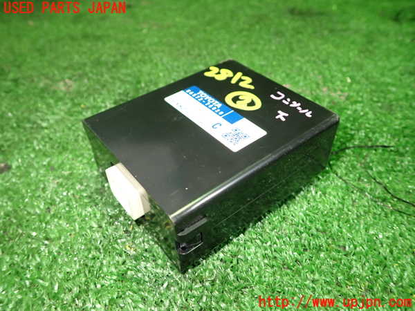 5UPJ-28126147]レクサス・CT200h(ZWA10)コンピューター2 中古 86572-76020_m0001.jpg