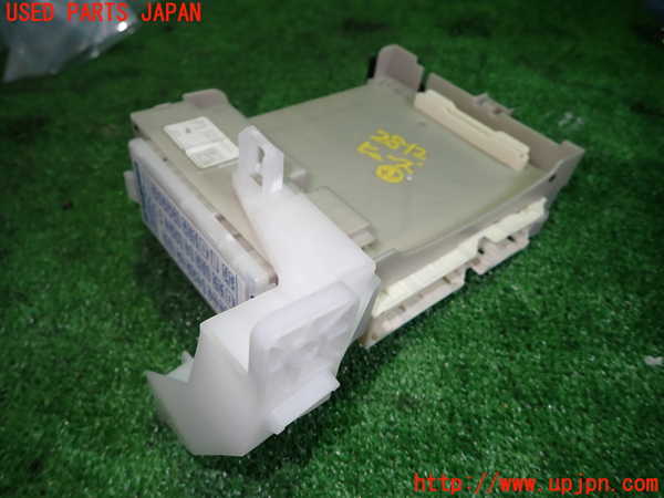 1UPJ-28126742]レクサス・CT200h(ZWA10)ヒューズボックス2 中古_m0001.jpg