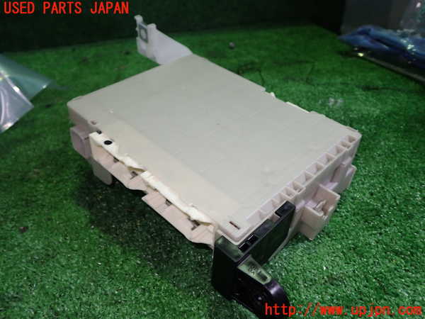 1UPJ-28126742]レクサス・CT200h(ZWA10)ヒューズボックス2 中古_m0004.jpg