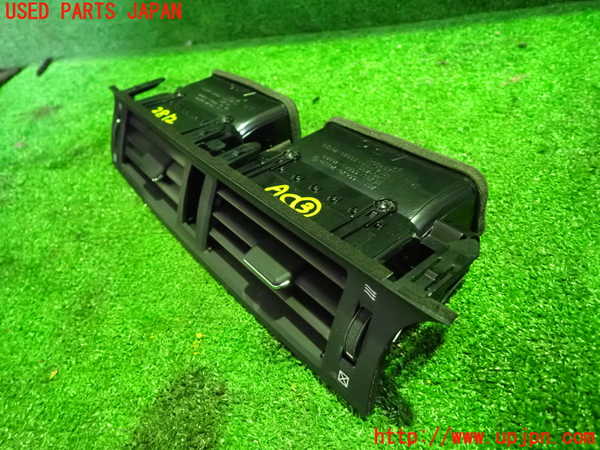5UPJ-28127528]レクサス・CT200h(ZWA10)エアコン吹き出し口3 中古_m0002.jpg