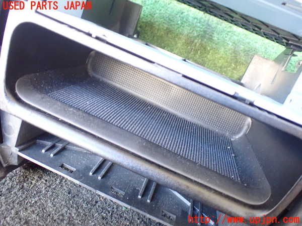 5UPJ-28137841]ポルシェ・ボクスター(98623)小物入れ1 中古_m0002.jpg