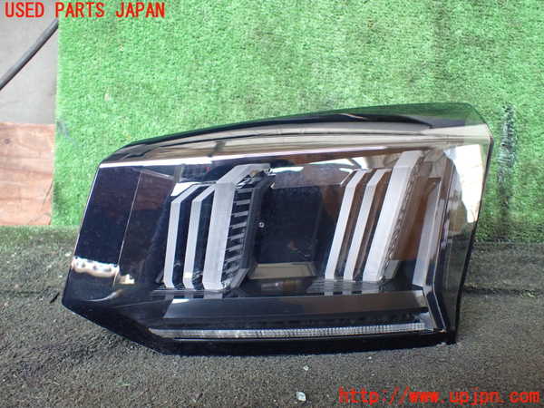 1UPJ-28141550]プジョー・5008(P87AH01)右リアフィニッシャー 9836231780 中古_m0001.jpg