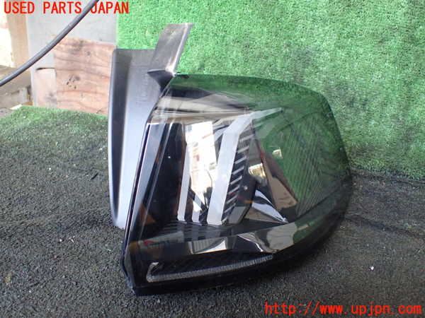 1UPJ-28141530]プジョー・5008(P87AH01)右テールランプ 9836231580 中古_m0001.jpg