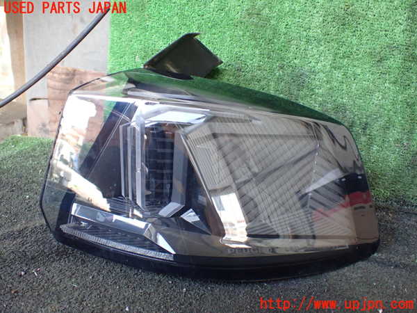 1UPJ-28141530]プジョー・5008(P87AH01)右テールランプ 9836231580 中古_m0002.jpg