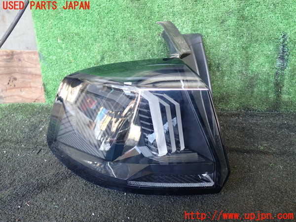 1UPJ-28141536]プジョー・5008(P87AH01)左テールランプ 9836231680 中古_m0001.jpg