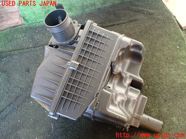 1UPJ-28142560]プジョー・5008(P87AH01)エアクリーナーボックス 中古_m0002.jpg