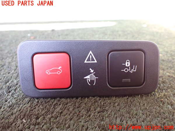 1UPJ-28146309]プジョー・5008(P87AH01)スイッチ4 ハンズフリーテールゲートオープナー 中古_m0001.jpg