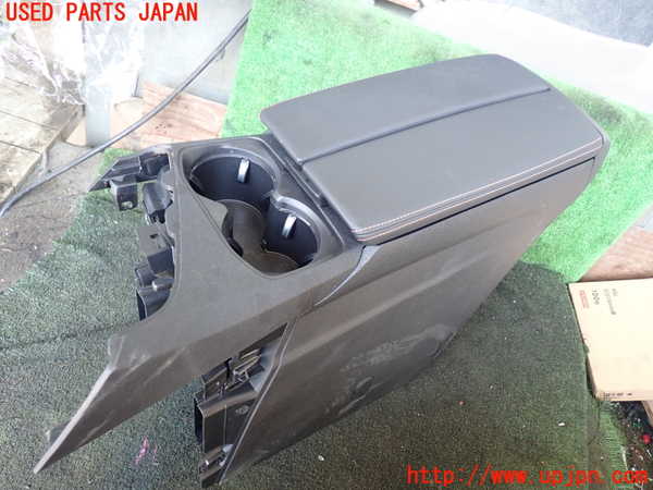 5UPJ-28147540]プジョー・5008(P87AH01)センターコンソール 中古_m0001.jpg