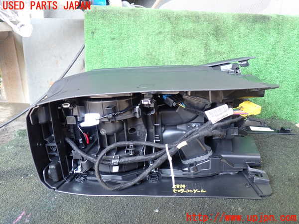 5UPJ-28147540]プジョー・5008(P87AH01)センターコンソール 中古_m0004.jpg