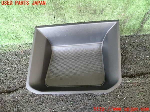 1UPJ-28147841]プジョー・5008(P87AH01)小物入れ1 中古_m0001.jpg