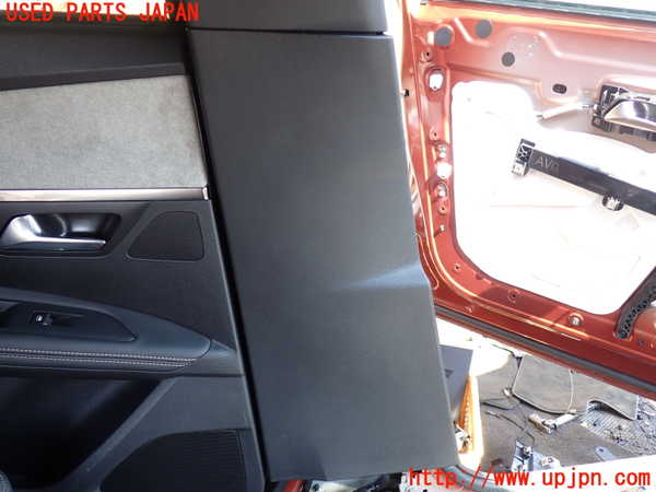 1UPJ-28147670]プジョー・5008(P87AH01)左センターピラートリム 中古_m0003.jpg